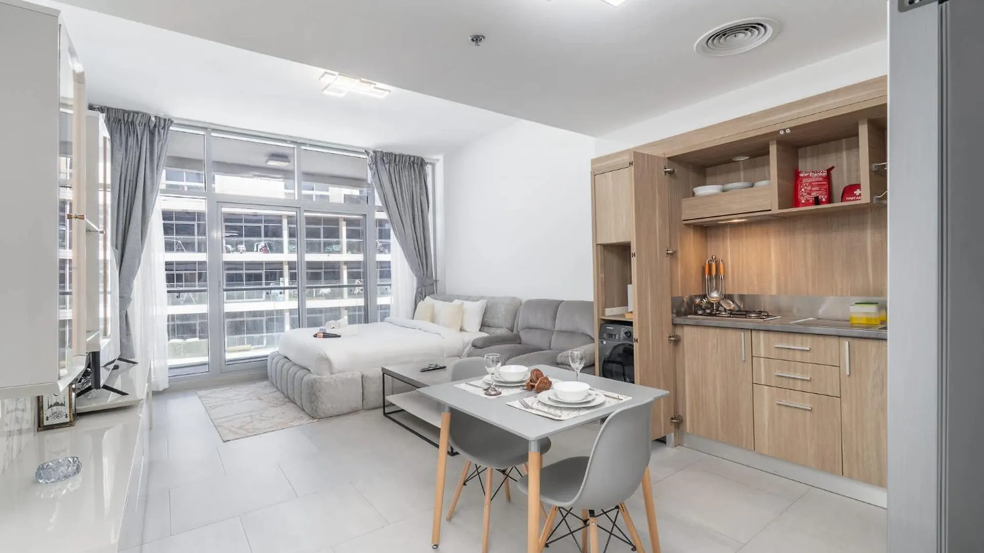 Heart-Captivating Studio In Shamal Waves 2 Dubai