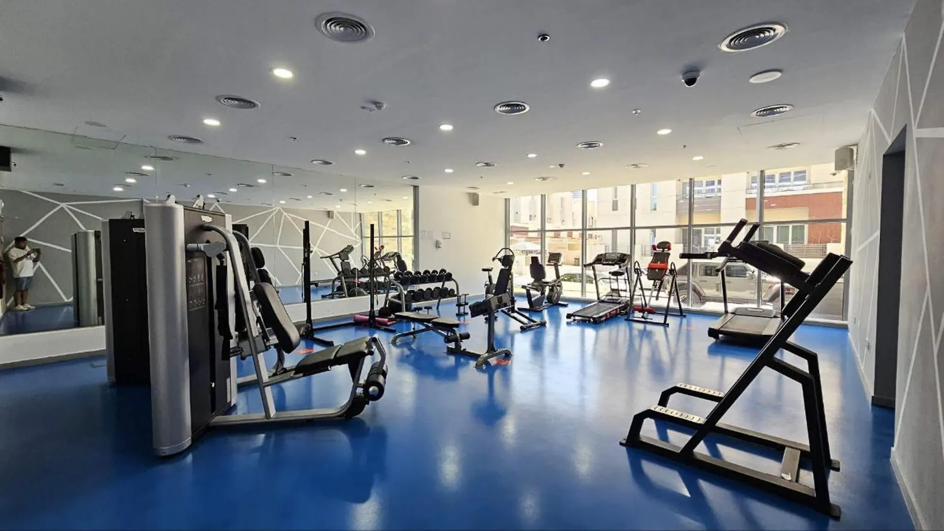 Heart-Captivating Studio In Shamal Waves 2 Dubai Apartment