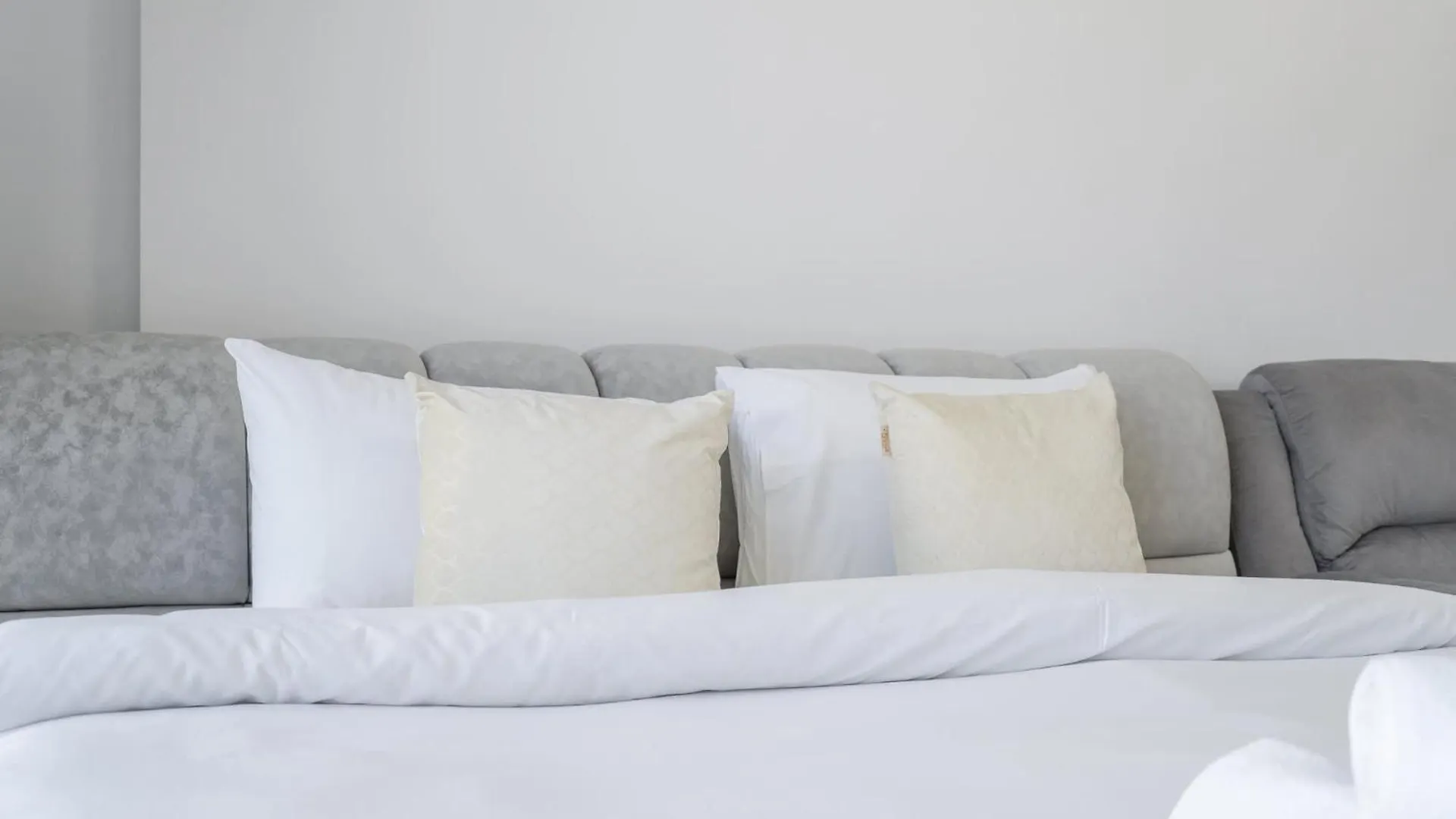 Apartment Heart-Captivating Studio In Shamal Waves 2 Dubai