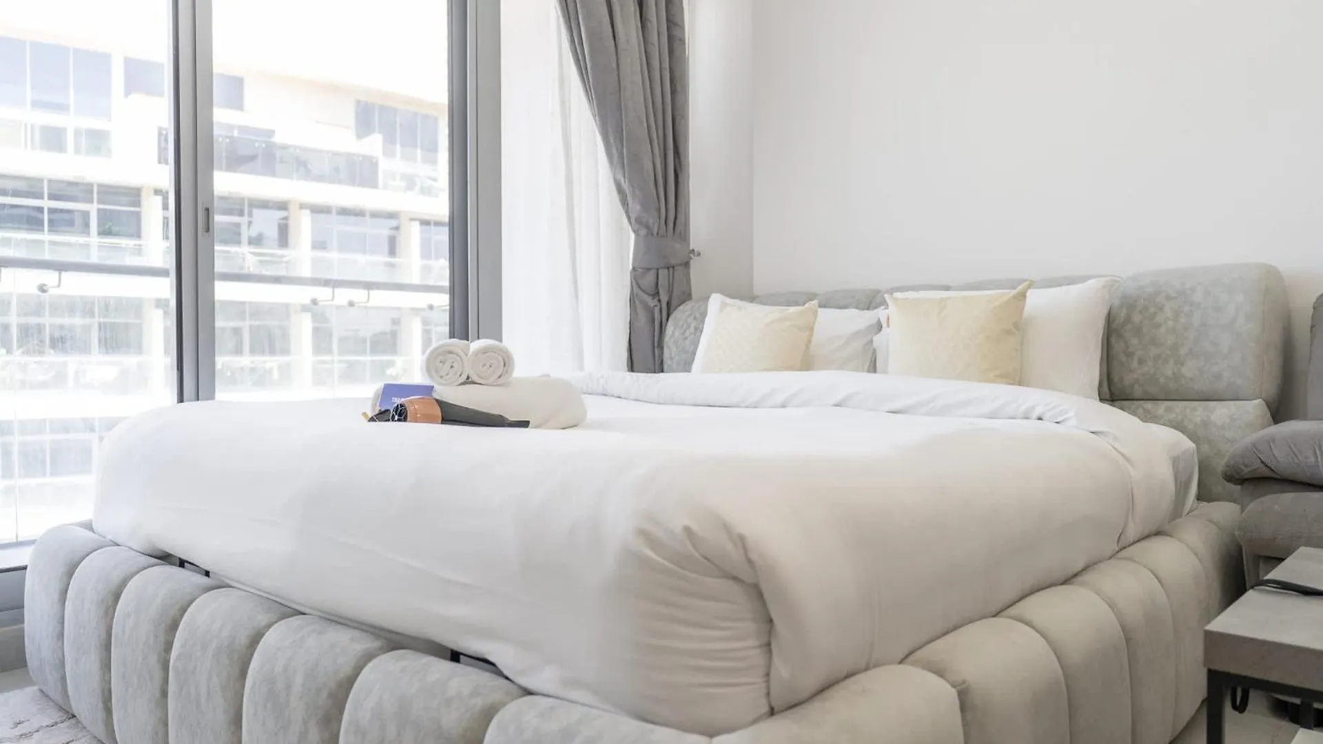 Heart-Captivating Studio In Shamal Waves 2 Dubai 0*,