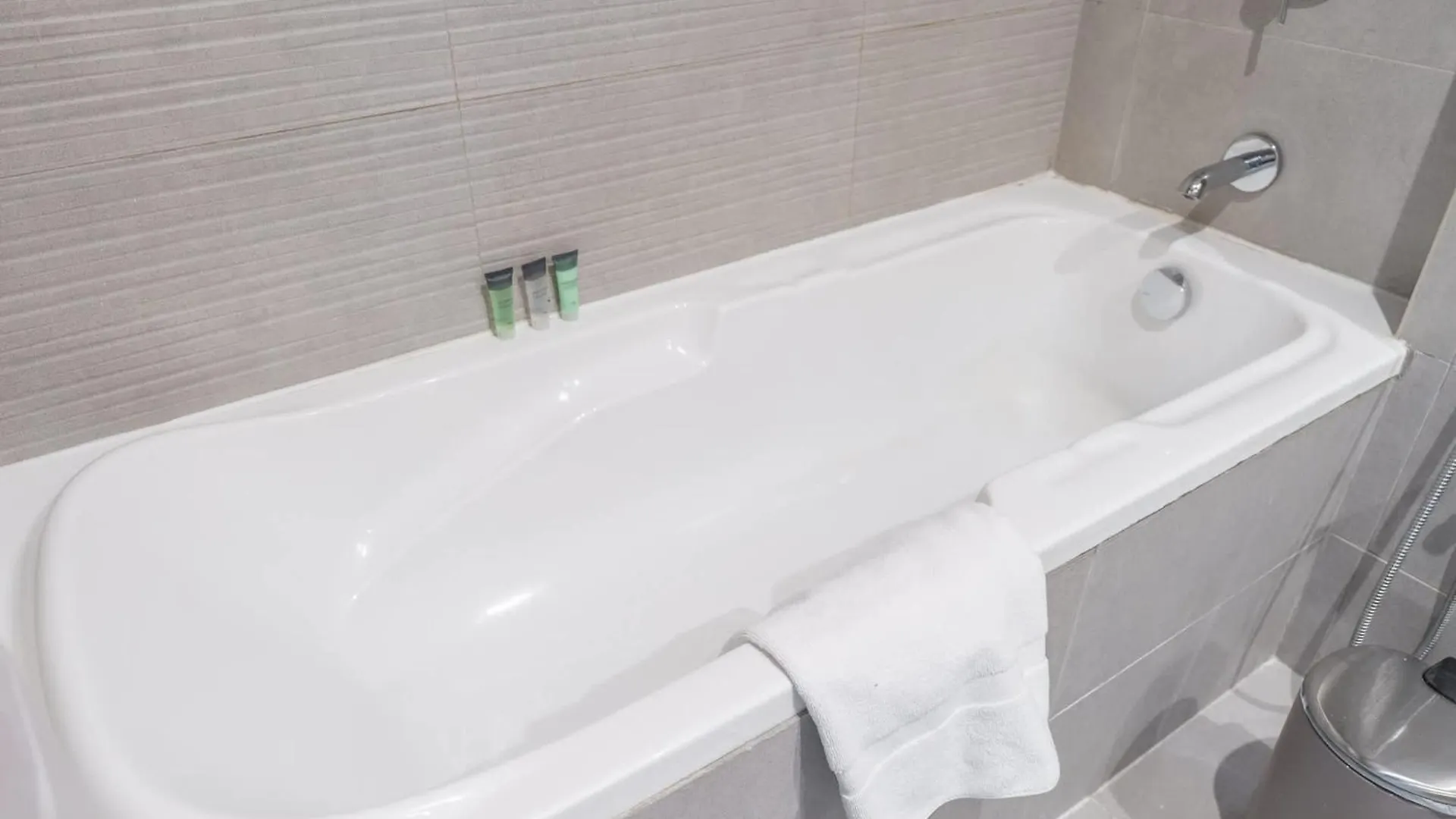 Apartment Heart-Captivating Studio In Shamal Waves 2 Dubai United Arab Emirates