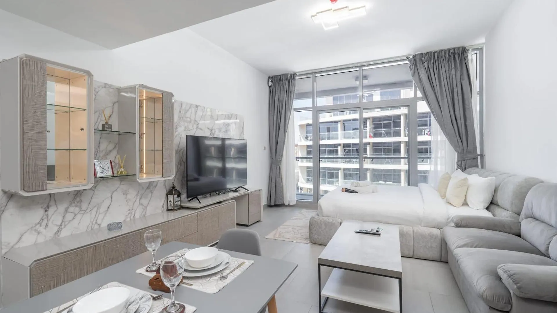 Heart-Captivating Studio In Shamal Waves 2 Dubai