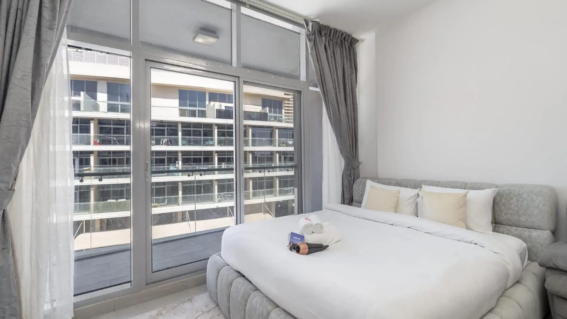 Heart-Captivating Studio In Shamal Waves 2 Dubai United Arab Emirates